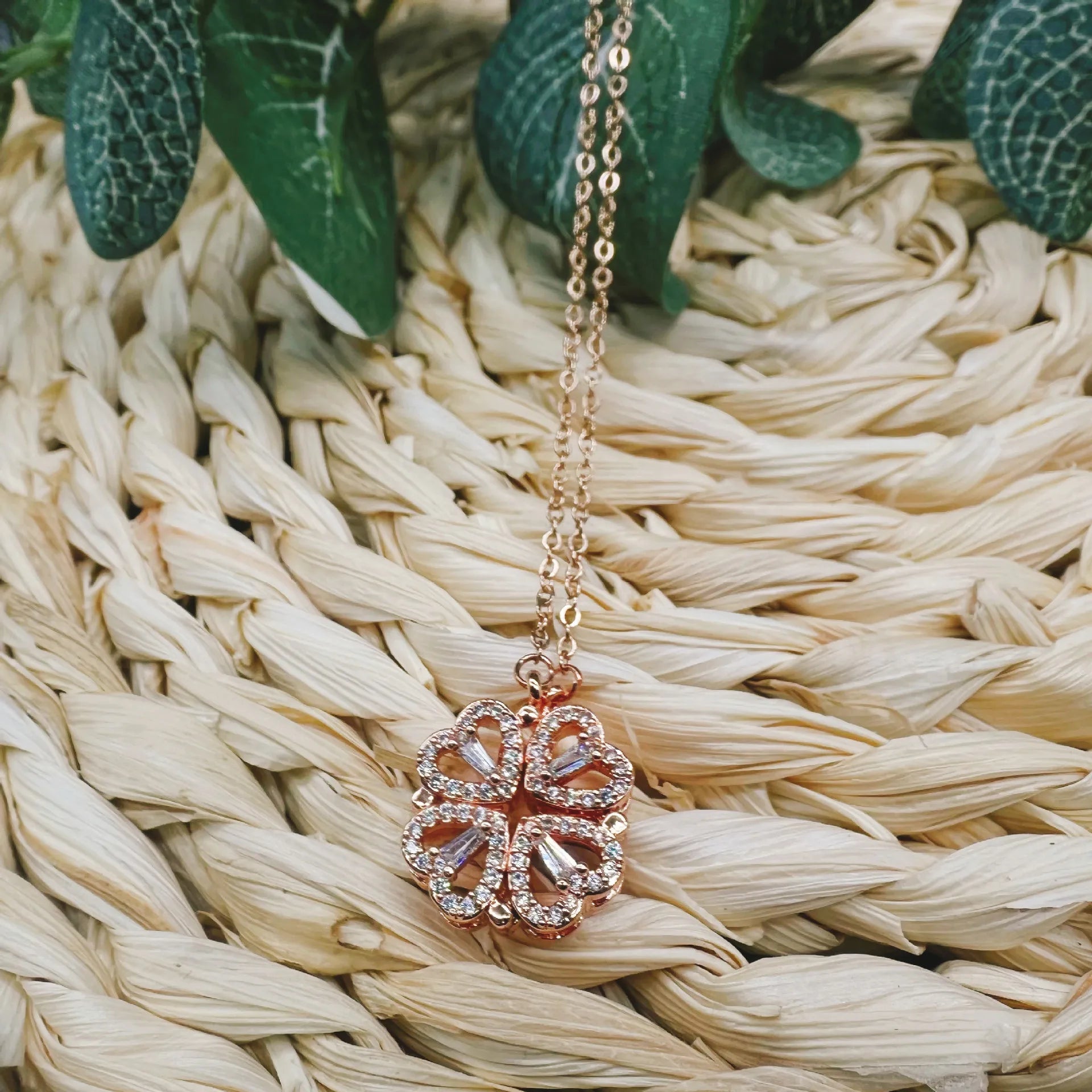 Rose Gift Box Four - Leaf Grass Necklace Heart Necklace Cute Four Leaf Clover Necklace Dainty Gold Necklaces Gifts for Girlfriend - Simply Just Deals LLCRose Gift Box Four - Leaf Grass Necklace Heart Necklace Cute Four Leaf Clover Necklace Dainty Gold Necklaces Gifts for Girlfriend68657340-7087-4bfc-abd8-77dcb4ea7712Rose Gold (361180_2851)45Cm (361180_2851)Rose Gift Box Four - Leaf Grass Necklace Heart Necklace Cute Four Leaf Clover Necklace Dainty Gold Necklaces Gifts for Girlfriend