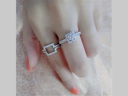 Variety of wearing rings - Simply Just Deals LLCVariety of wearing rings0CJZBLXLX08511 - Silver - 14thSilver14thVariety of wearing rings
