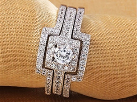 Variety of wearing rings - Simply Just Deals LLCVariety of wearing rings0CJZBLXLX08511 - Silver - 14thSilver14thVariety of wearing rings