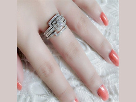 Variety of wearing rings - Simply Just Deals LLCVariety of wearing rings0CJZBLXLX08511 - Silver - 14thSilver14thVariety of wearing rings